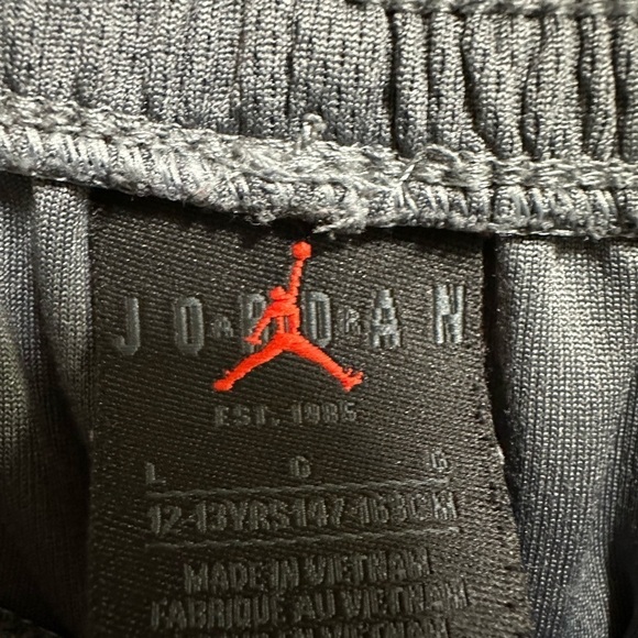 Nike Jordan Charcoal Basketball Shorts Size L Boys - Picture 4 of 4